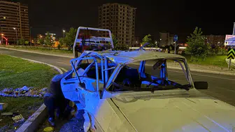 Kayseri Melikgazi'de 2 otomobil çarpıştı : 4 yaralı