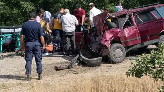 Afyonkarahisar'da 2 otomobil çarpıştı : 1 ölü, 5 yaralı