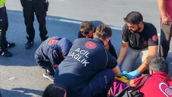Zonguldak'ta kaza : Otomobil karşıya geçmek isteyen yayalara çarptı