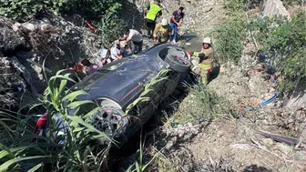 Hatay’da otomobil devrildi : 2 yaralı