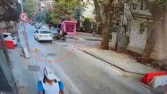 Kadıköy’de motosiklet ile otomobil çarpıştı : 2 kişi yaralandı