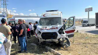 Çorum Sungurlu’da cip ile ambulans çarpıştı : 5 kişi yaralandı