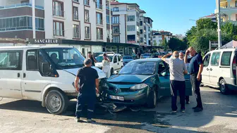 Elazığ’da ilginç kaza ! Kazadan korkup yola çıktı, motosiklet çarptı