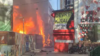 Kocaeli'de konteyner yangını paniğe neden oldu