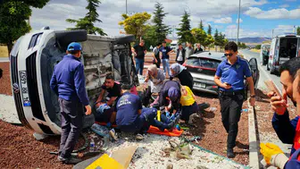 Afyonkarahisar’da feci kaza : İki otomobil çarpıştı, 7 kişi yaralandı