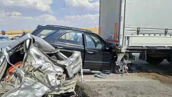 Afyonkarahisar'da anız yangını dumanı zincirleme kazaya yol açtı : 13 araç birbirine girdi