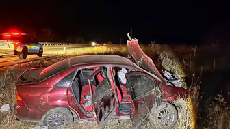 Manisa Kula'da otomobil şarampole savruldu : 2'si ağır 3 yaralı