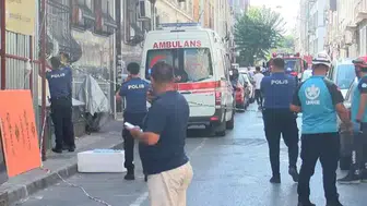 Fatih'te bina kısmen çöktü : 2 işçi yaralandı