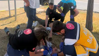 Van'da kontrolden çıkan otomobil refüje çarptı: 2 yaralı