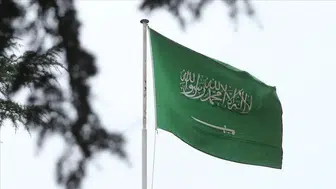 Husiler, Suudi Arabistan'a ait askeri yığınakları bombaladı