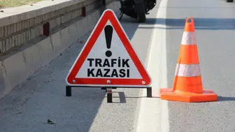 Afyonkarahisar’da otomobil bariyerlere çarptı : 3 astsubay yaralandı