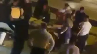 Bursa'da yolun karşısına geçen 2 kişiye otomobil çarptı : 1'i ağır 2 yaralı