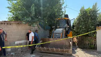 Hatay'da evin bahçesinde altyapı kazısında mozaik bulundu