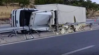 Kayseri'de kontrolden çıkan tır yan yattı : 1 yaralı