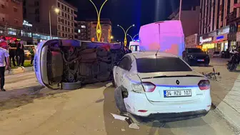 Hakkari'de otomobil park halindeki araçlara çarptı : 2'si çocuk 4 yaralı