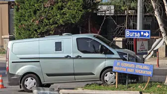 Bursa Mudanya'da zırhlı banka aracı kaza yaptı