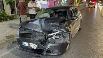 Samsun'da otomobil, ticari araca çarptı : 1 yaralı