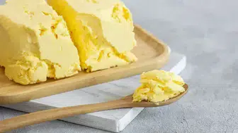 Süt beyazken tereyağı neden sarı renk alıyor?