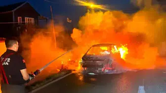 Keşan'da seyir halindeki otomobil alev alev yandı