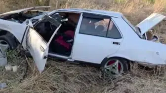 Hatay'da şarampole devrilen Tofaş hurdaya döndü : Sürücü yaralandı