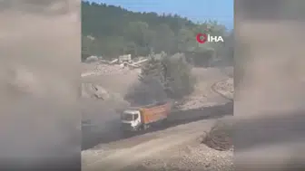 Kastamonu Cide'de yanan kamyon dereye girerek kurtarıldı