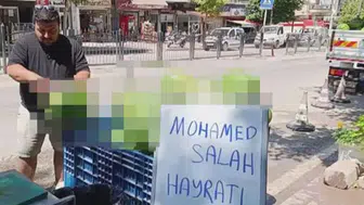 Salah Beşiktaş’a gelmedi ama o sözünü tuttu ! Amasyalı manav 500 kiloluk karpuz dağıttı