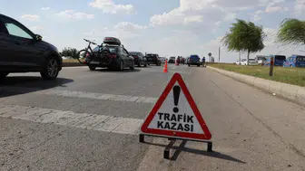 Erzurum'da hafif ticari araç şarampole devrildi : 5 yaralı
