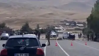 Van Muradiye'de 2 araç kafa kafaya çarpıştı : 2 ölü, 9 yaralı