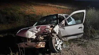 Isparta'da feci kaza : Otomobiller hurdaya döndü, 3 yaralı