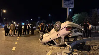 Bitlis'te 3 otomobil arasında zincirleme kaza : 4 kişi yaralandı