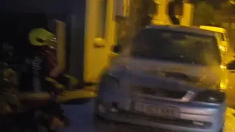 Balıkesir Sındırgı'da otomobil alev alev yandı