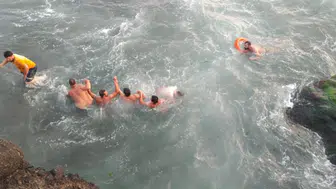 Giresun'da denize giren 4 arkadaştan 1'i hayatını kaybetti