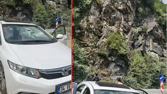Rize'de otomobilin üzerine kaya düştü
