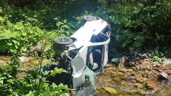 Giresun'da otomobil dereye devrildi : 6 kişi tedavi altına alındı