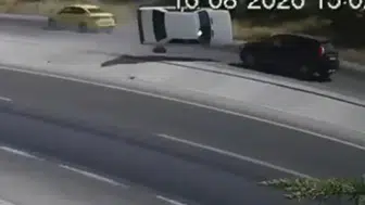 Konya'da yola fırlayan parçadan kaçmak isterken karşı şeride uçtu : 2 ölü