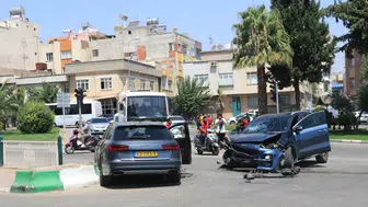 Kilis'te 2 otomobil çarpıştı : 4 yaralı