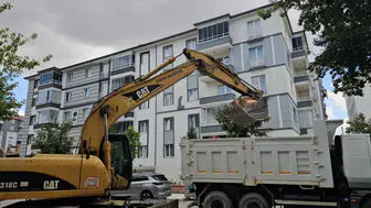 Çorum'da kötü koku alarmı : Daireden 3 kamyon çöp çıkarıldı