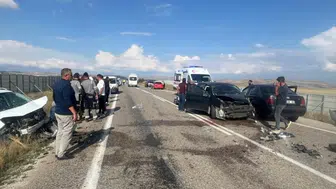 Bayburt'ta zincirleme trafik kazası : 9 yaralı
