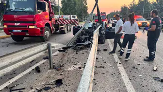 Isparta'da bariyerlere çarpan otomobil : Bir kişi hayatını kaybetti