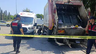 Temizlik işçisi çöp kamyonunun altında kalarak öldü