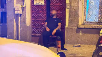 Eskişehir’de sokak ortasındaki sandalyede sızan vatandaş polisi harekete geçirdi