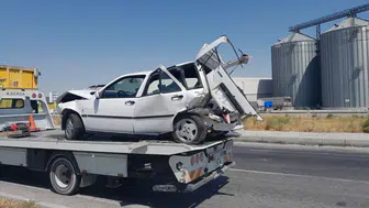 Konya'da zincirleme kaza ! 3 otomobil birbirine girdi, 9 kişi yaralandı