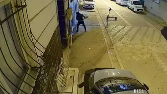 Esenyurt'ta eski sevgili dehşeti : Camları kırıp bina kapısını ateşe verdi