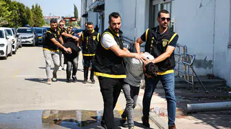 Adana'da restorana kalaşnikoflu saldırı dehşeti : 6 şüpheli tutuklandı