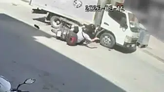 Bursa'da kamyonet ile motosiklet çarpıştı : 2 yaralı