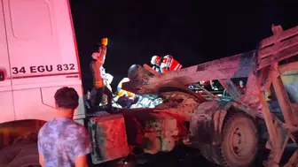 Beykoz'da hafriyat kamyonu ile otomobil çarpıştı