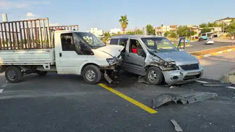 Adıyaman’da kamyonet ile hafif ticari araç çarpıştı : 1 yaralı