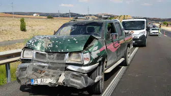 Kırıkkale'de kamyonet ile hafif ticari araç çarpıştı : 5 yaralı