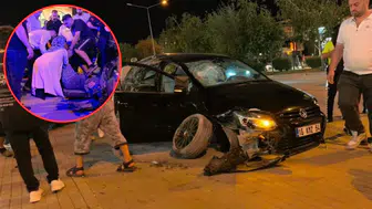 Bursa'da kaldırıma çıkan otomobil, 2 araca çarptı
