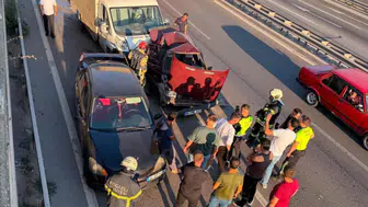 Kocaeli'nin Körfez ilçesinde 3 araçlı zincirleme trafik kazası